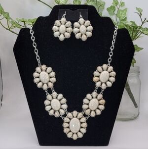 White And Cream Stone Flower Necklace And Earring Set New